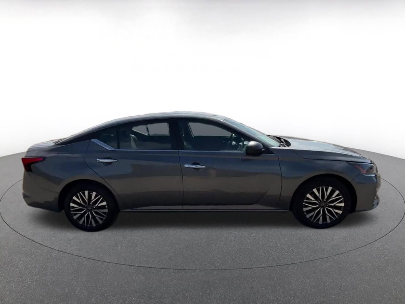 Used 2025 Nissan Altima 2.5 SV FWD image 16
