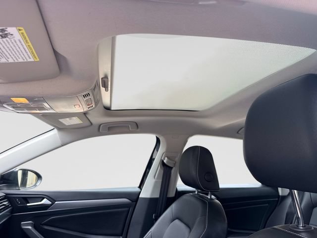 Used 2022 Volkswagen Jetta SE w/ Panoramic Sunroof Package FWD image 14