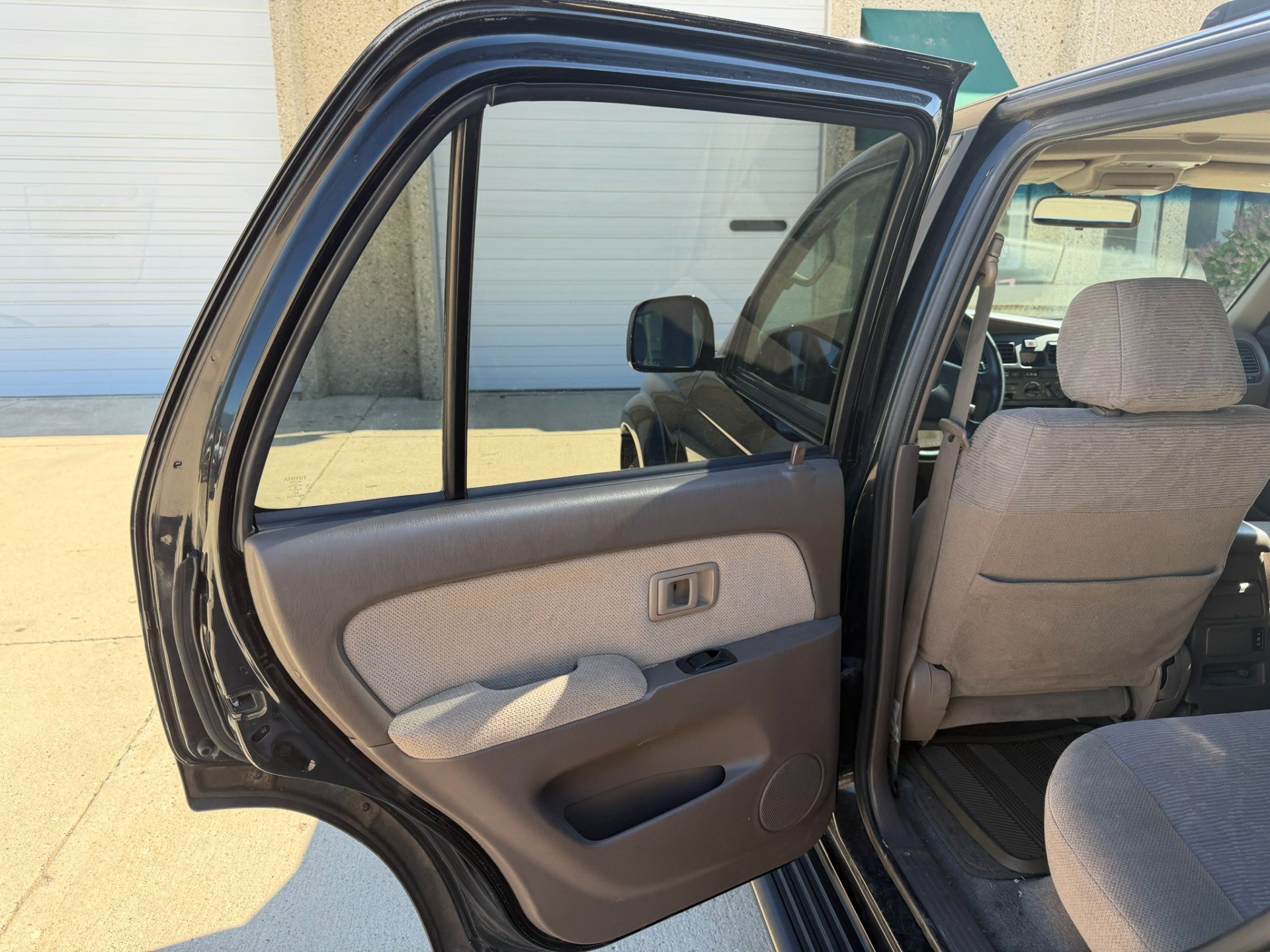 Used 2000 Toyota 4Runner SR5 w/ Upgrade Value Pkg 2 AWD/4WD image 10