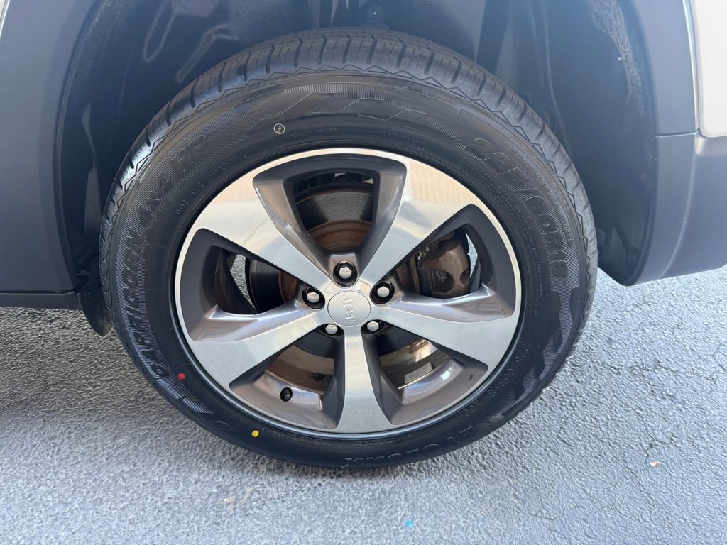 Used 2019 Jeep Cherokee Limited w/ Luxury Group AWD/4WD image 21
