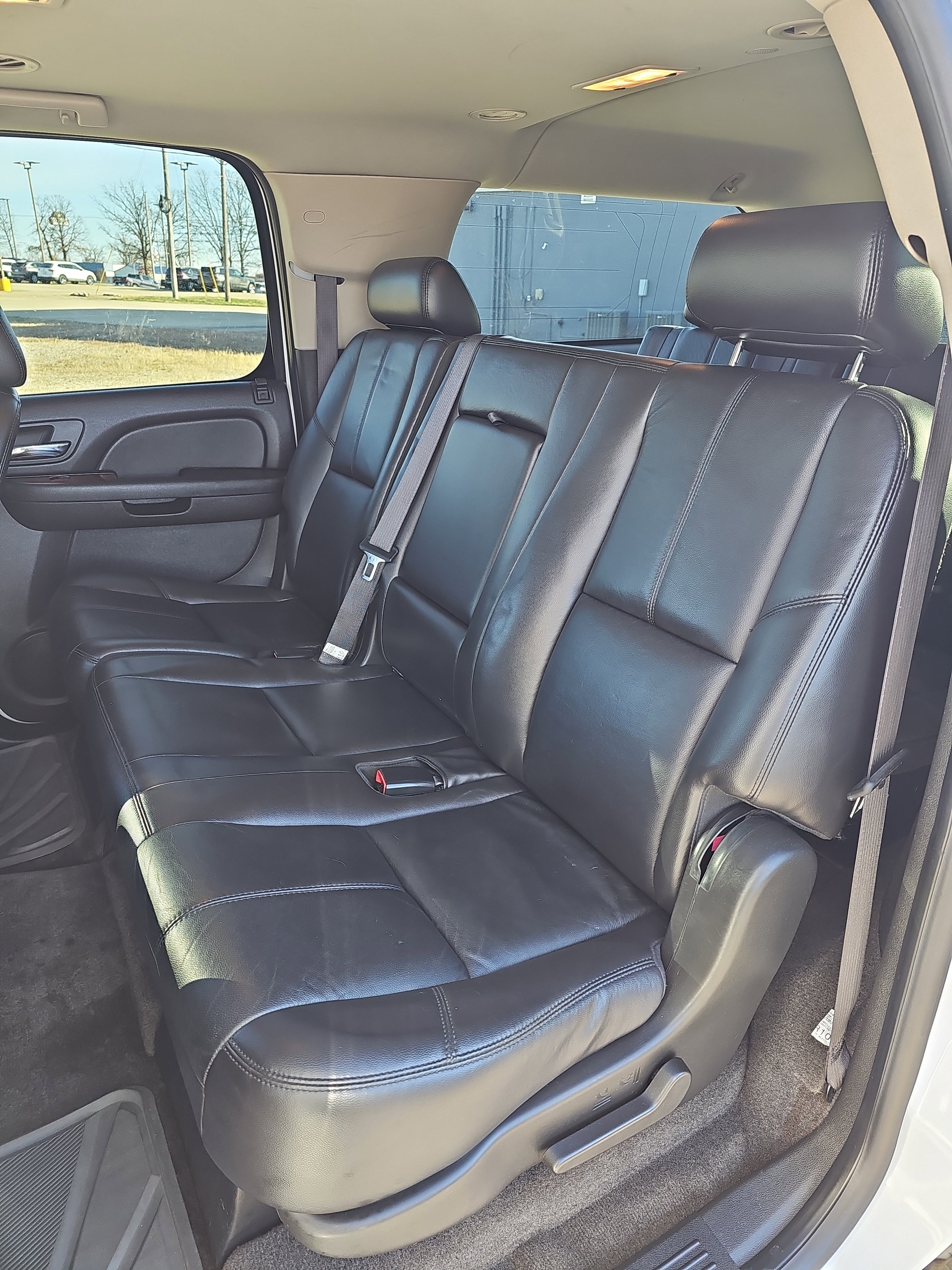 Used 2010 Chevrolet Suburban LT image 12