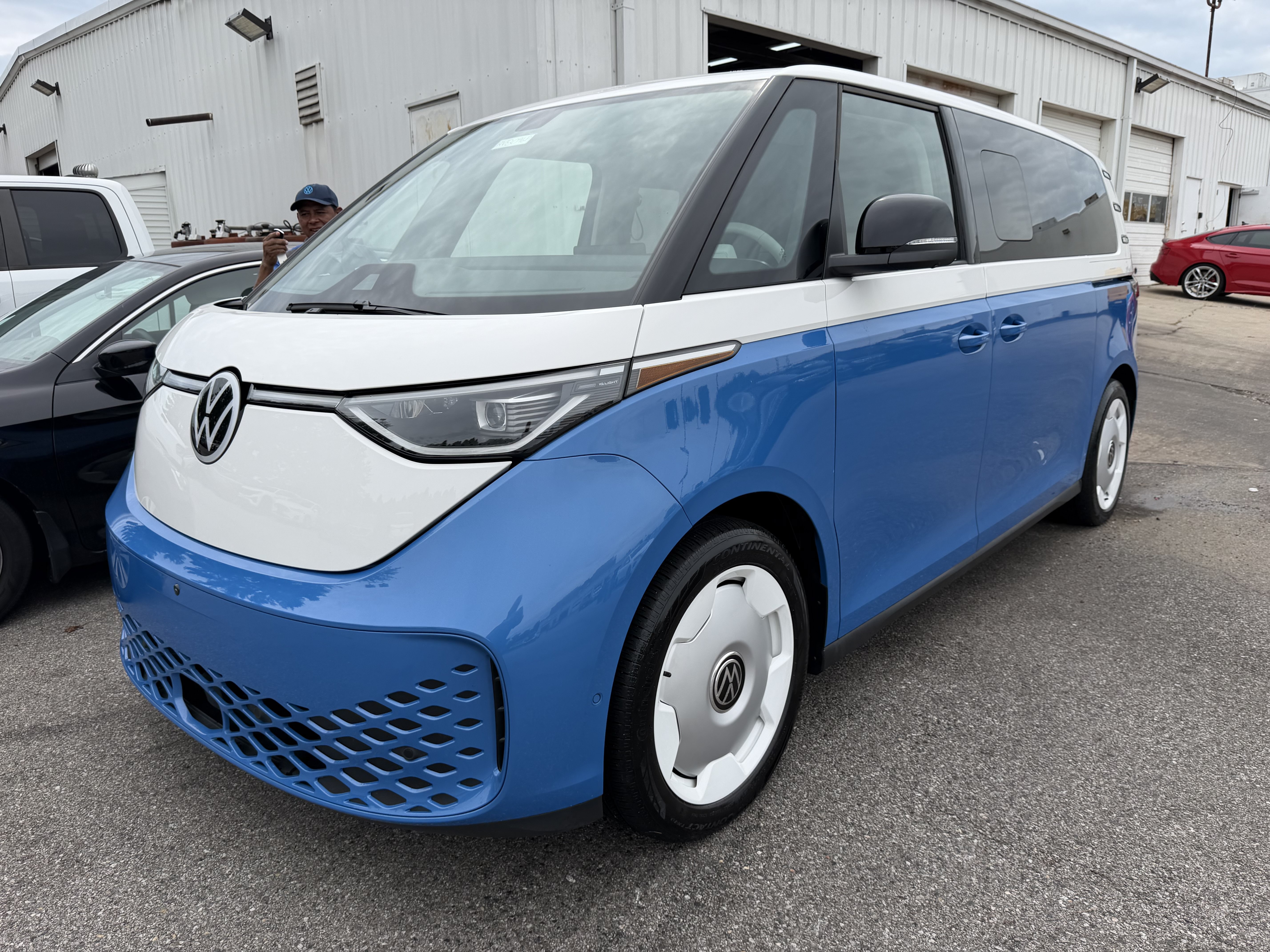 Used 2025 Volkswagen ID. Buzz 1st Edition RWD image 52