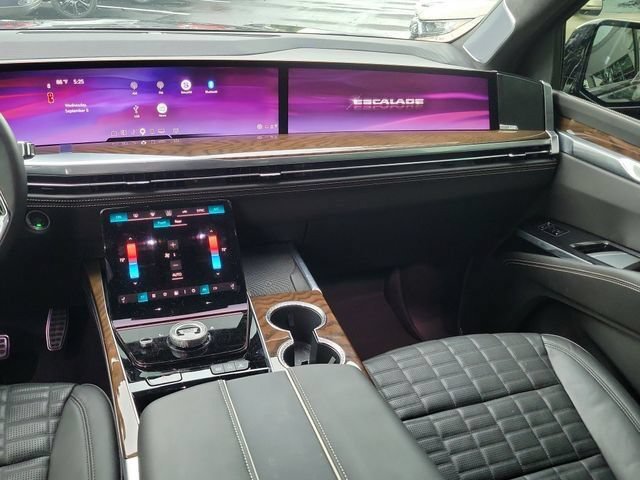 Certified 2026 Cadillac Escalade Platinum Sport w/ LPO, ONYX Package AWD/4WD image 19