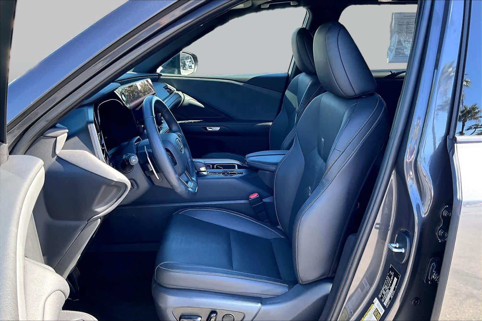 Used 2025 Lexus TX 350 FWD w/ Technology Package image 7