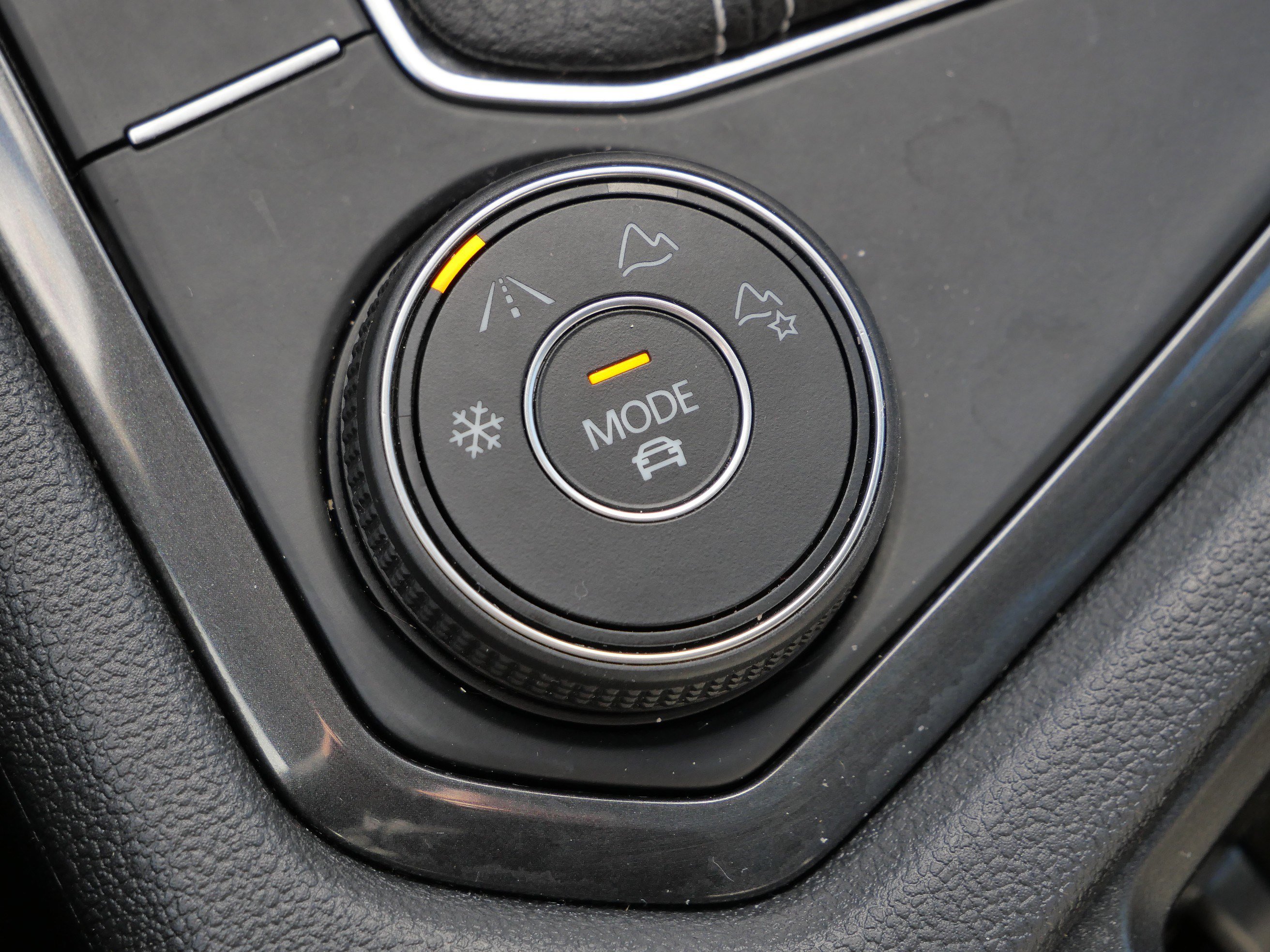 Certified 2022 Volkswagen Tiguan SE image 28