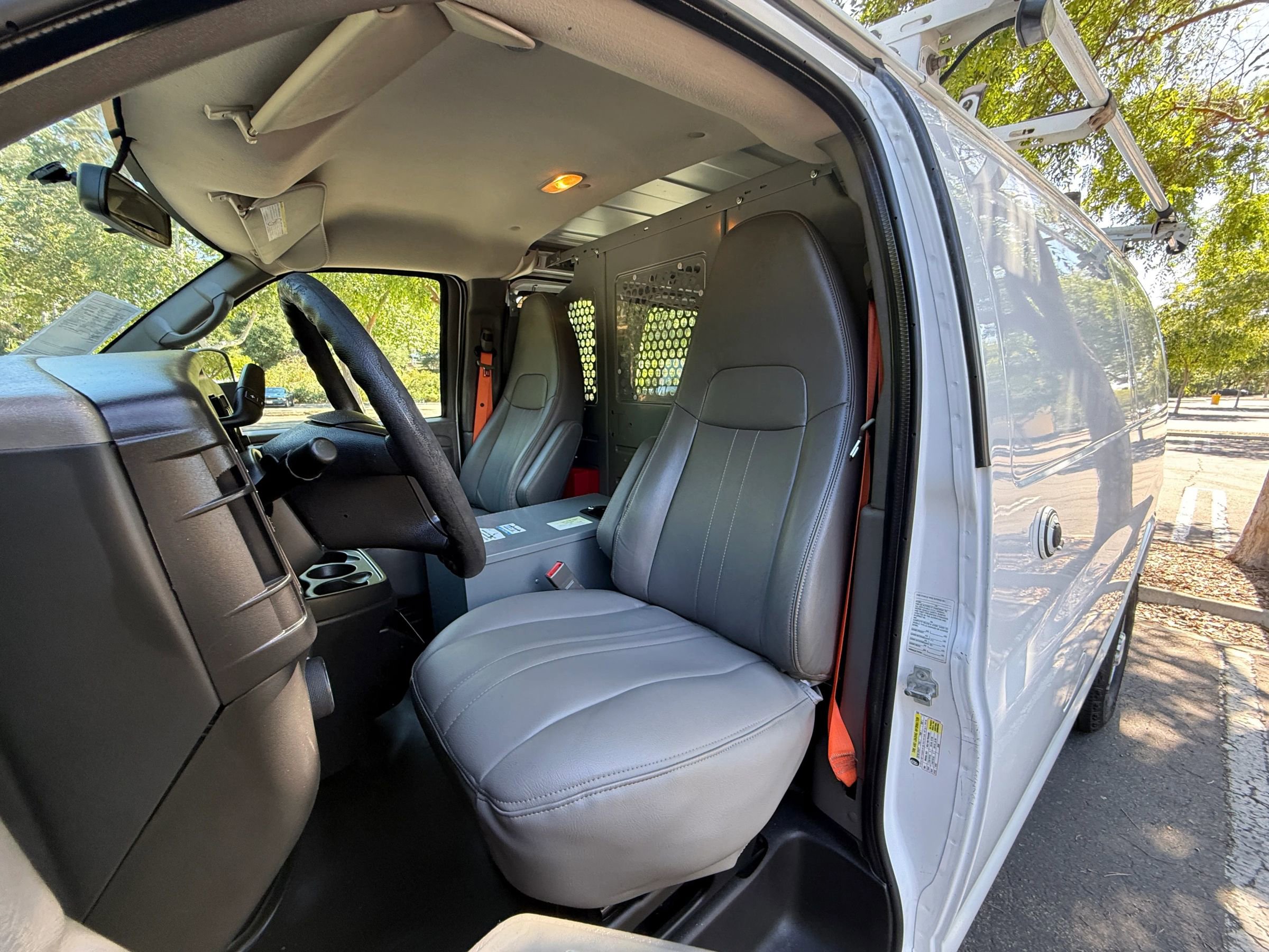 Used 2015 Chevrolet Express 2500 image 10