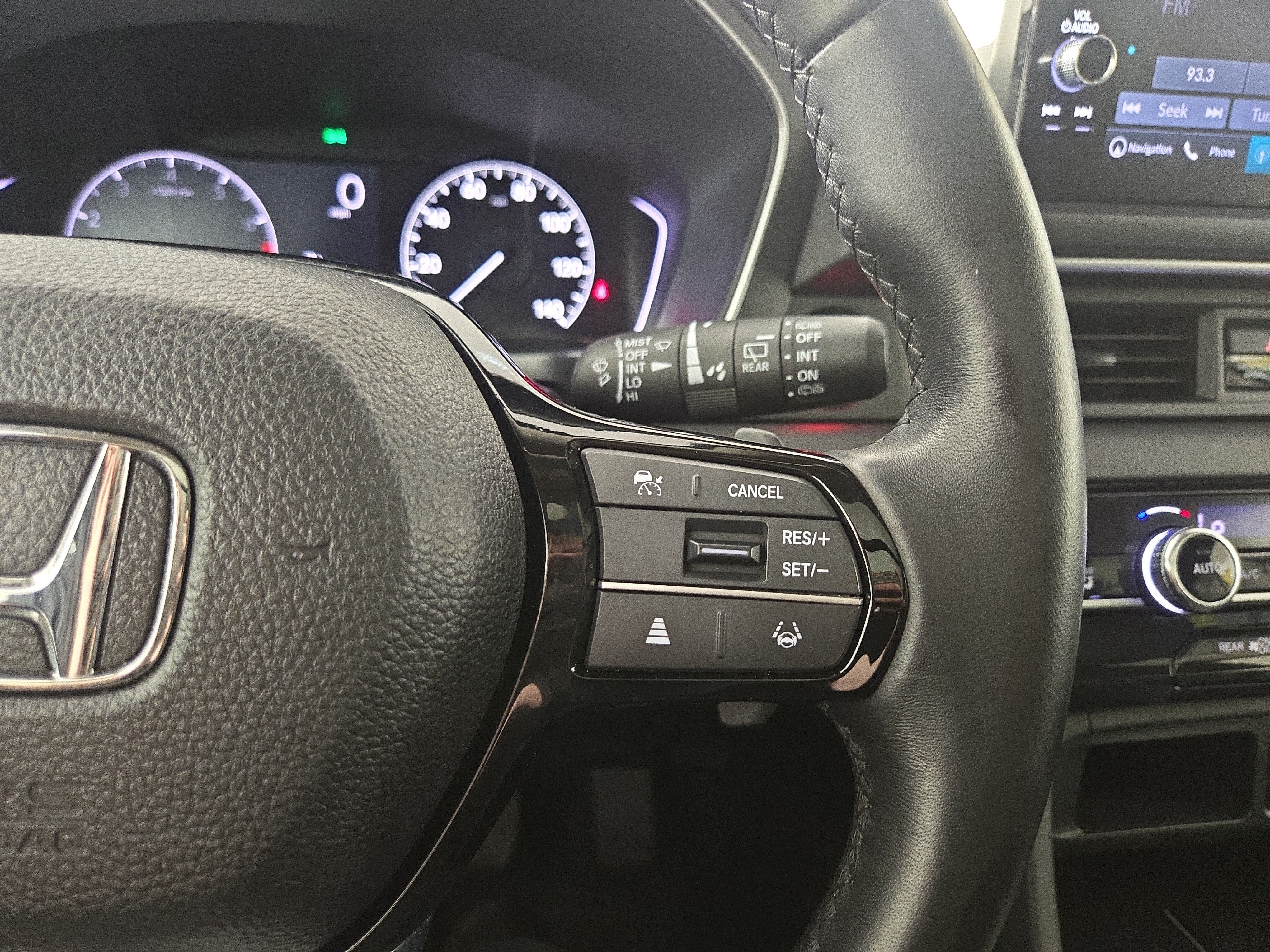 Used 2025 Honda Pilot Touring image 17