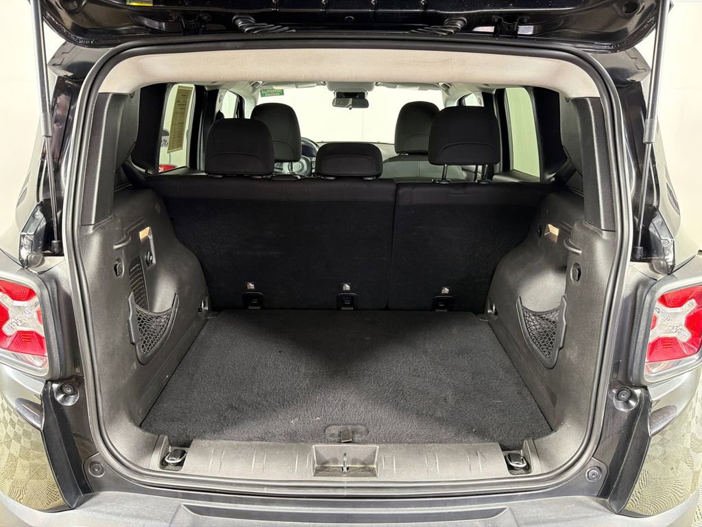 Used 2017 Jeep Renegade Altitude image 17