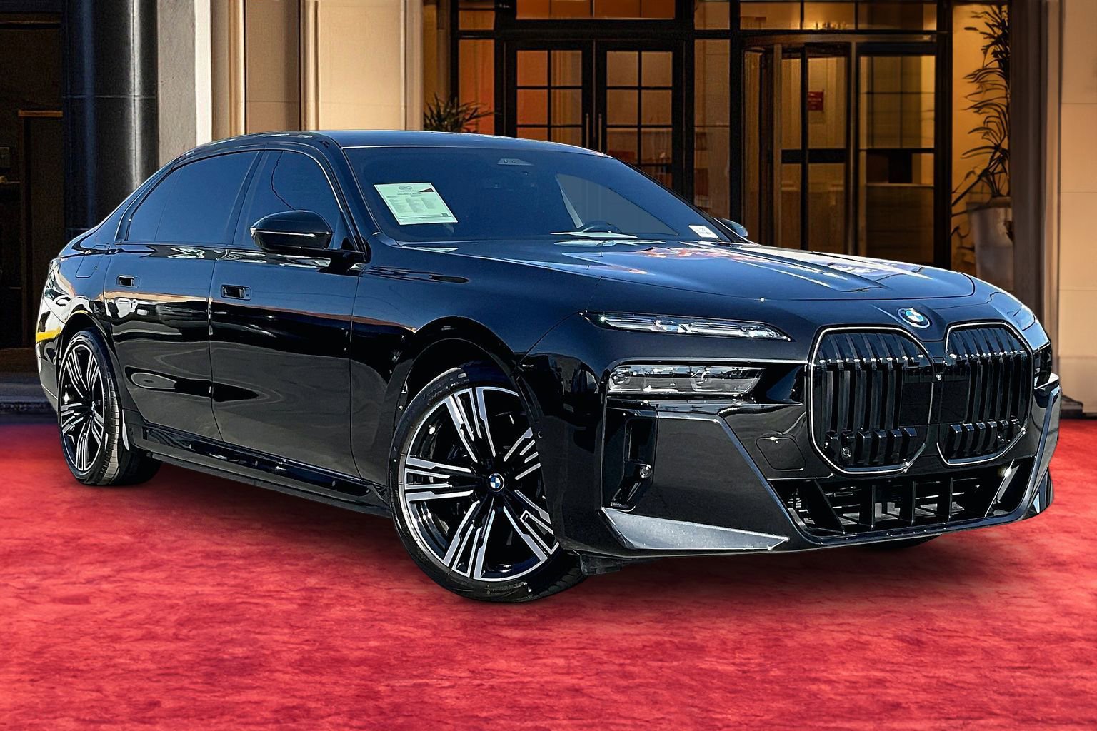 Used 2025 BMW i7 xDrive60 w/ Executive Package image 2