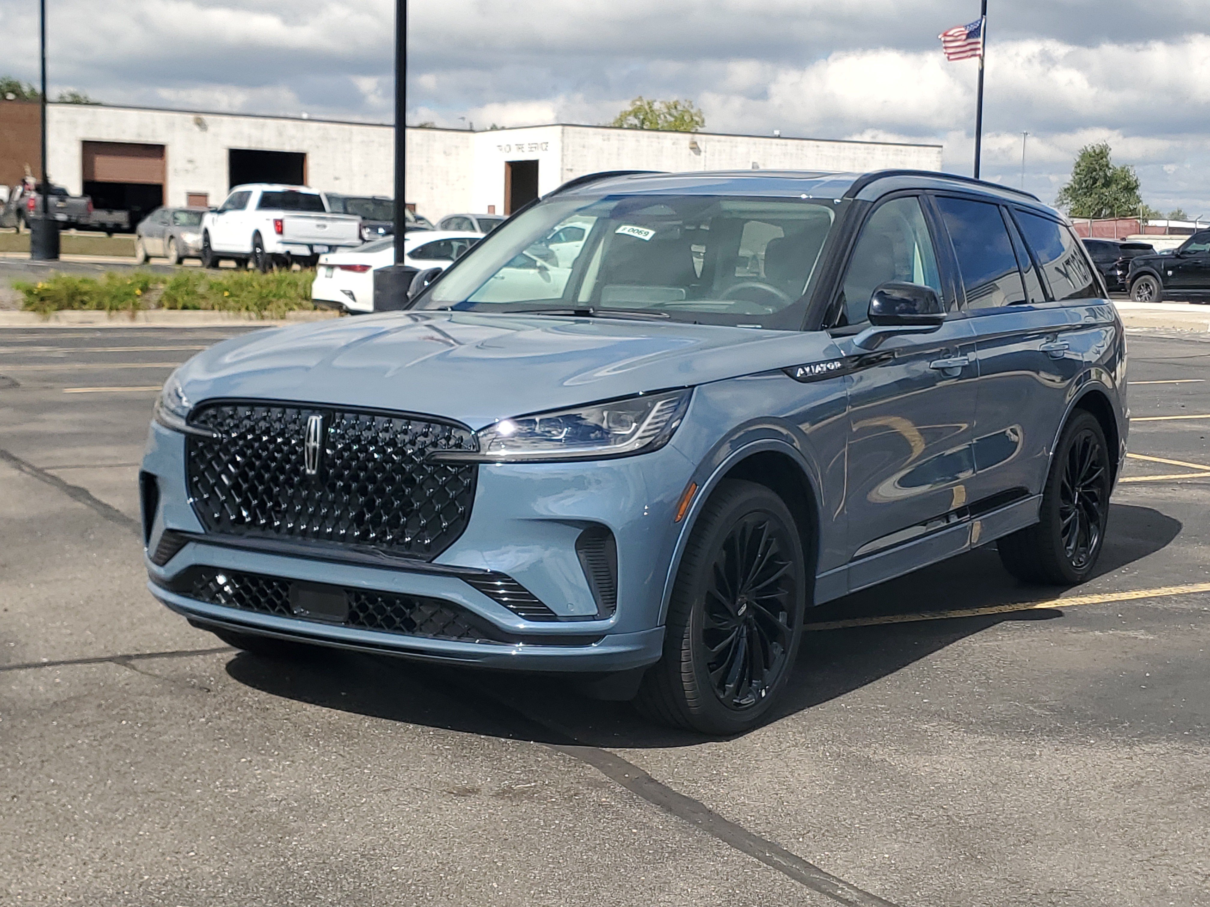 New 2027 Lincoln Aviator Reserve AWD/4WD image 2