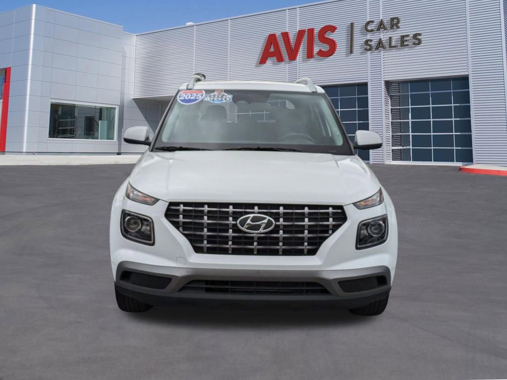 Used 2025 Hyundai Venue SEL image 2