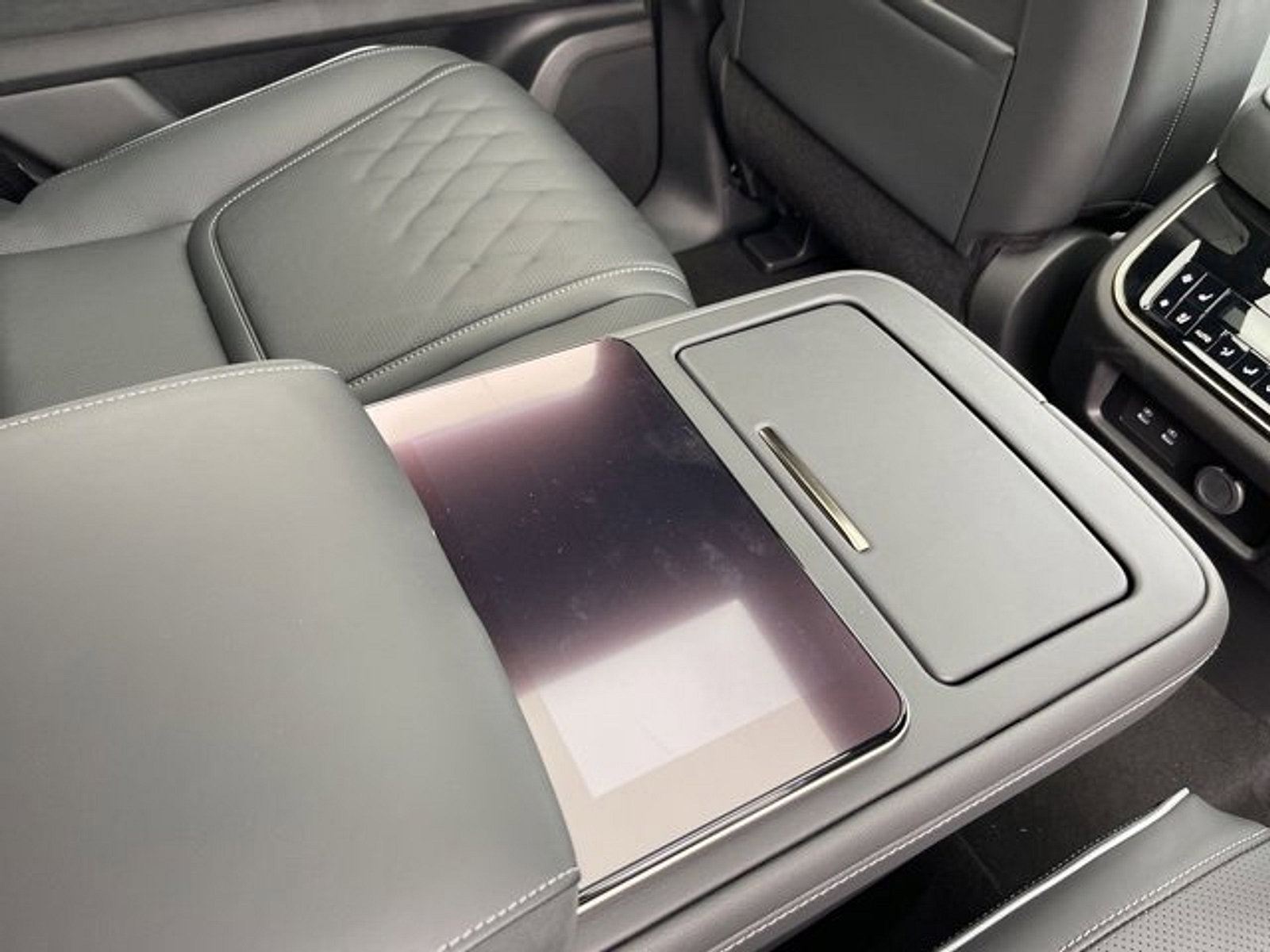 New 2025 INFINITI QX80 Autograph image 16