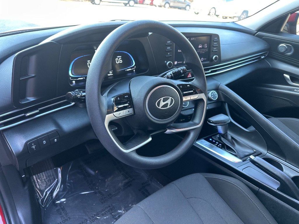 Used 2024 Hyundai Elantra SE image 10