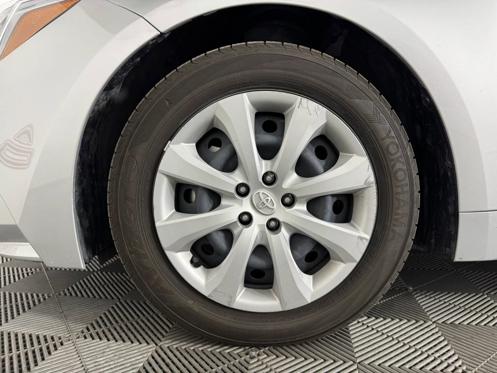 Used 2025 Toyota Corolla LE FWD image 38