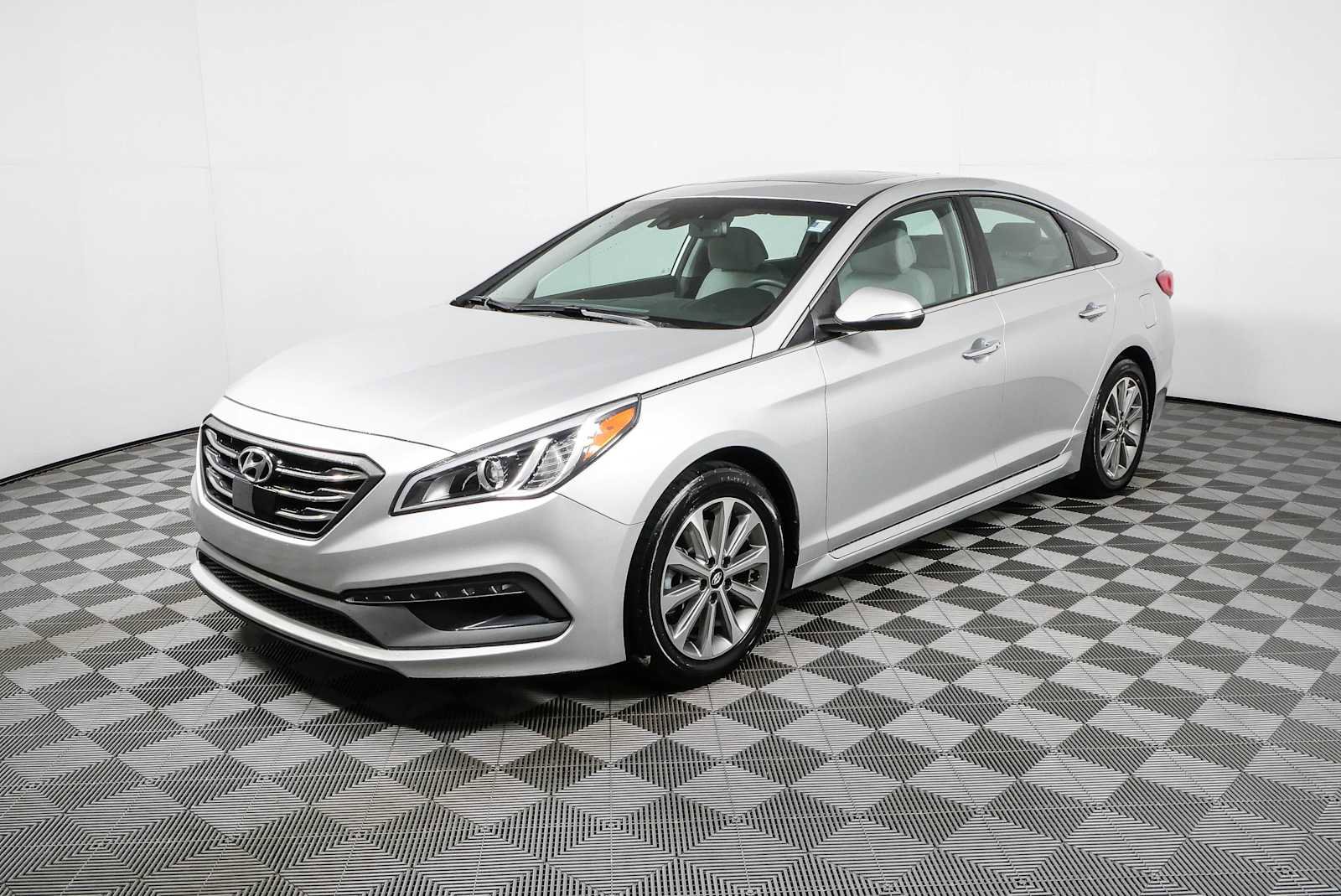 Used 2017 Hyundai Sonata Limited w/ Ultimate Package 04 FWD image 26