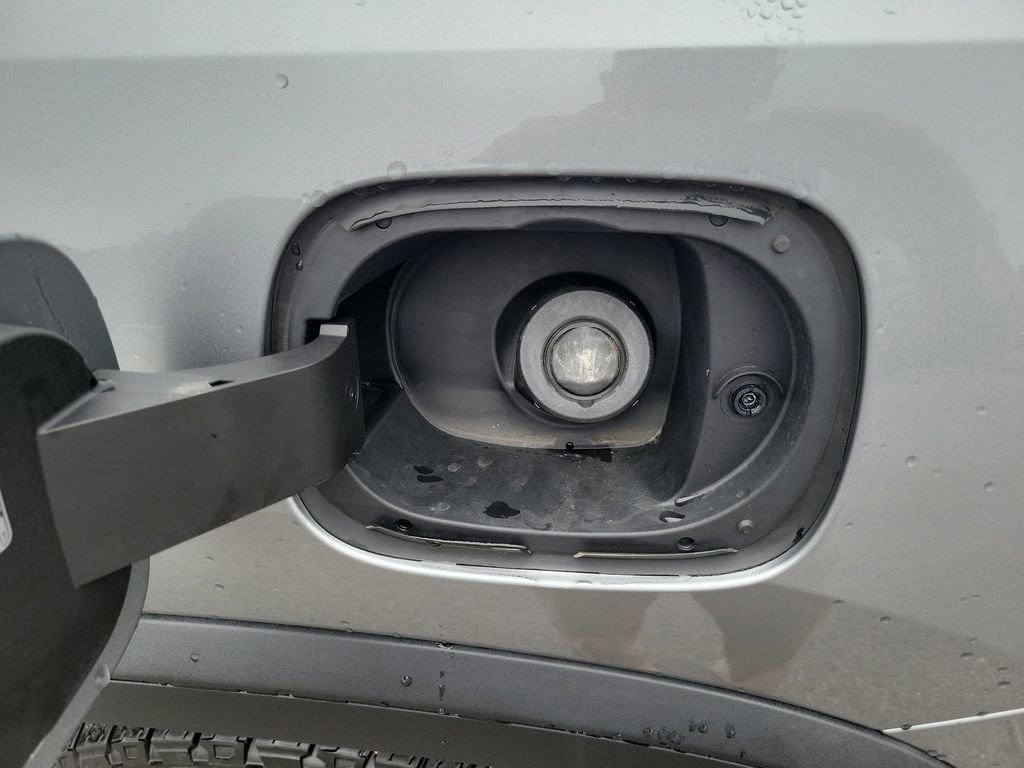 Used 2025 Chevrolet Traverse Z71 w/ LPO, Floor Liner Package image 32