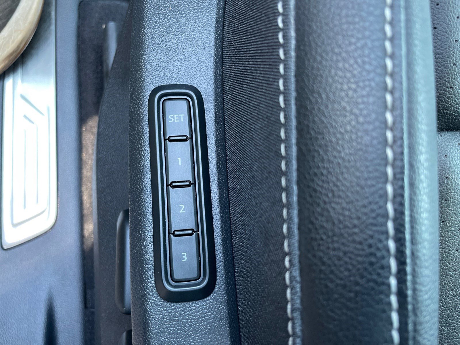 Used 2023 Volkswagen Atlas SEL image 28