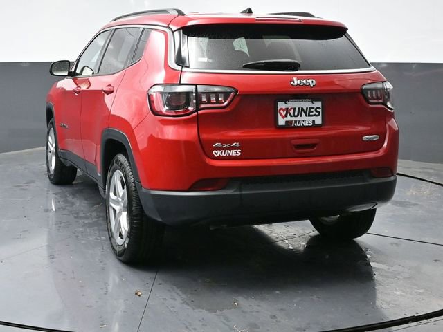 Used 2024 Jeep Compass Latitude image 11