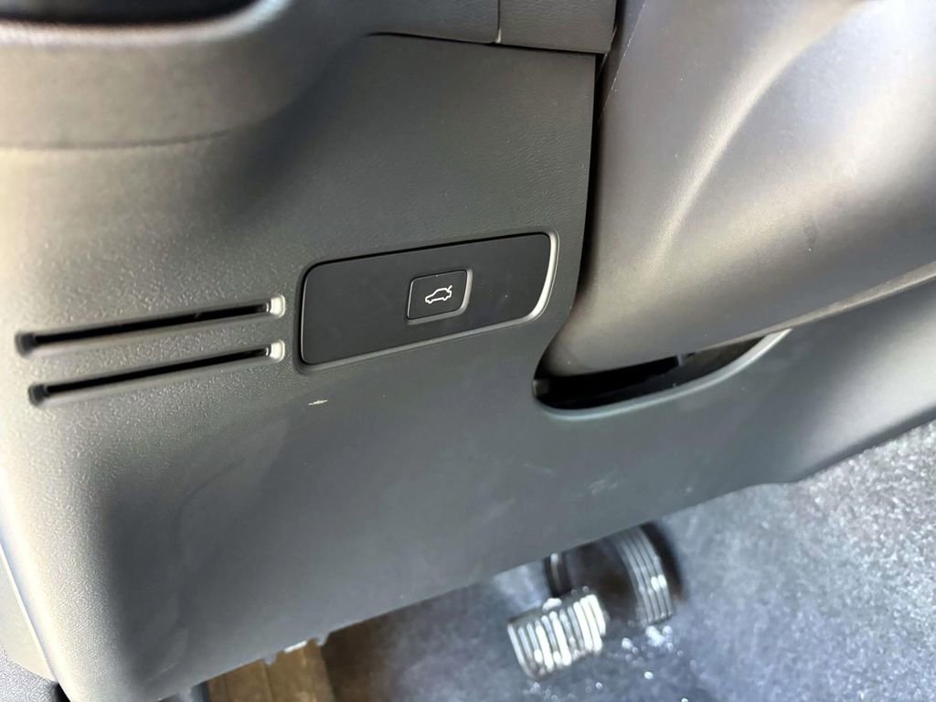 New 2025 Volvo XC40 B5 Plus w/ Protection Package Premier image 14