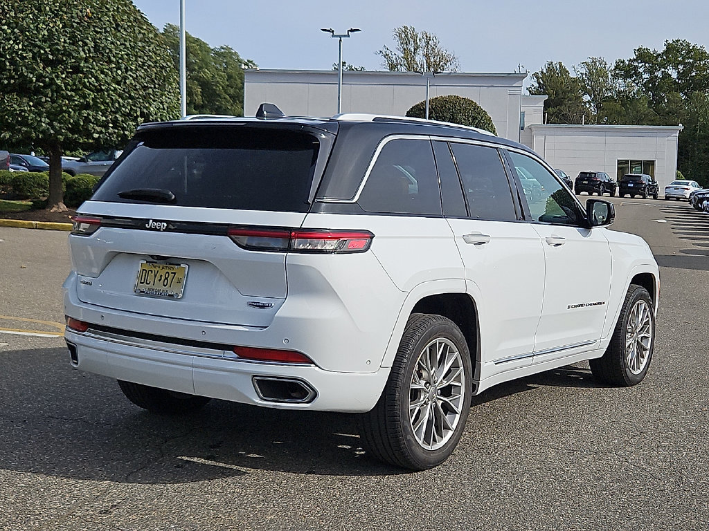 Used 2023 Jeep Grand Cherokee Summit w/ Luxury Tech Group V AWD/4WD image 7