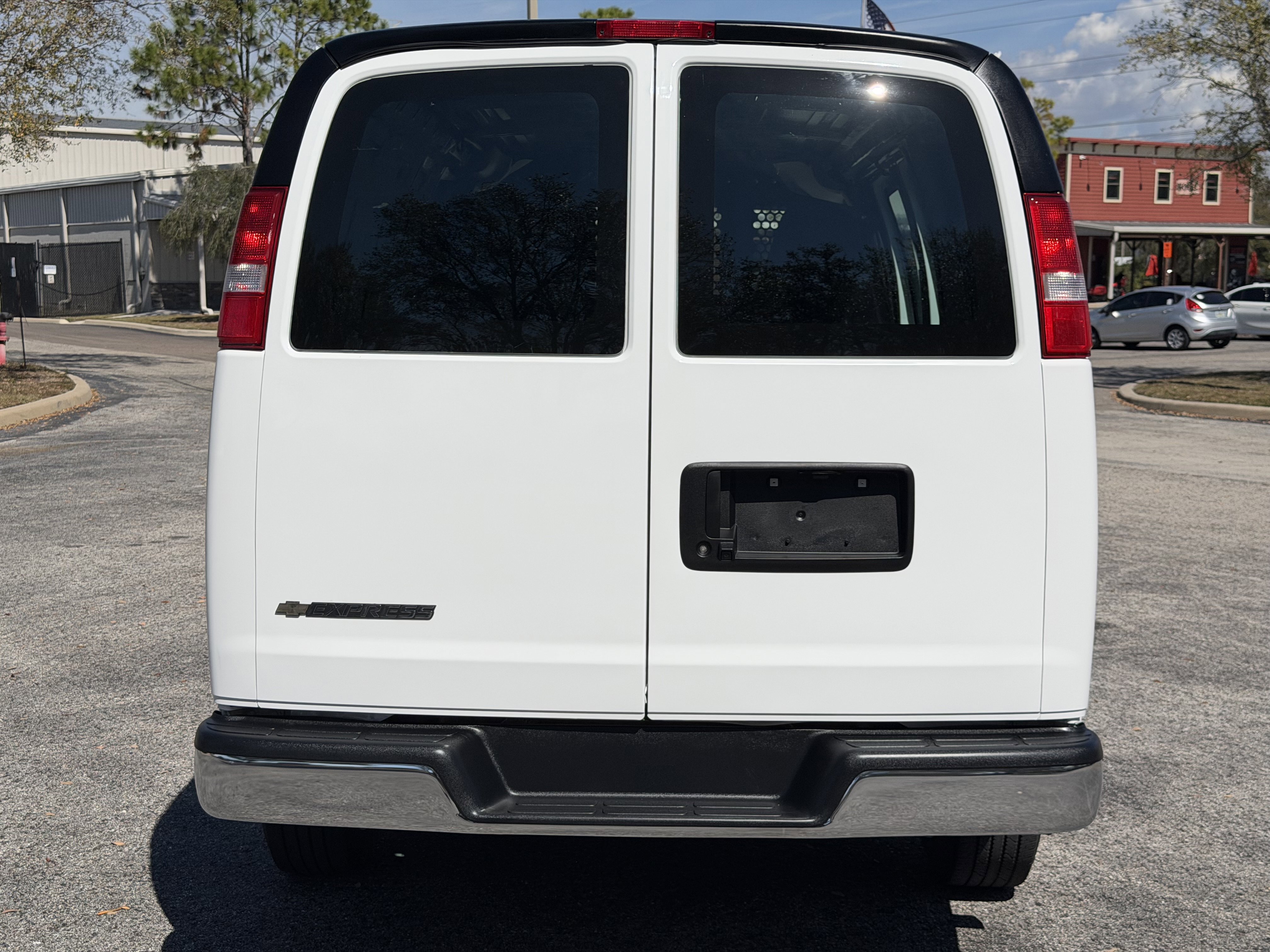 Used 2024 Chevrolet Express 2500 w/ Driver Convenience Package RWD image 4