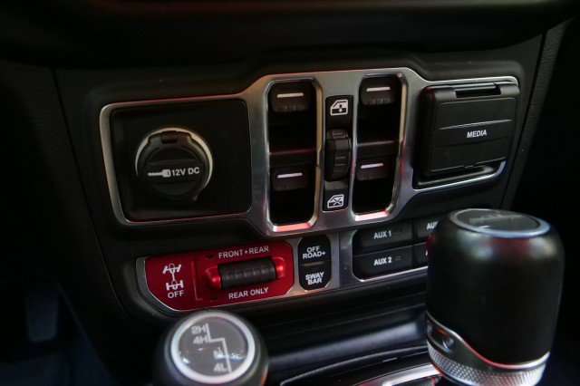 Used 2020 Jeep Gladiator Rubicon AWD/4WD image 16