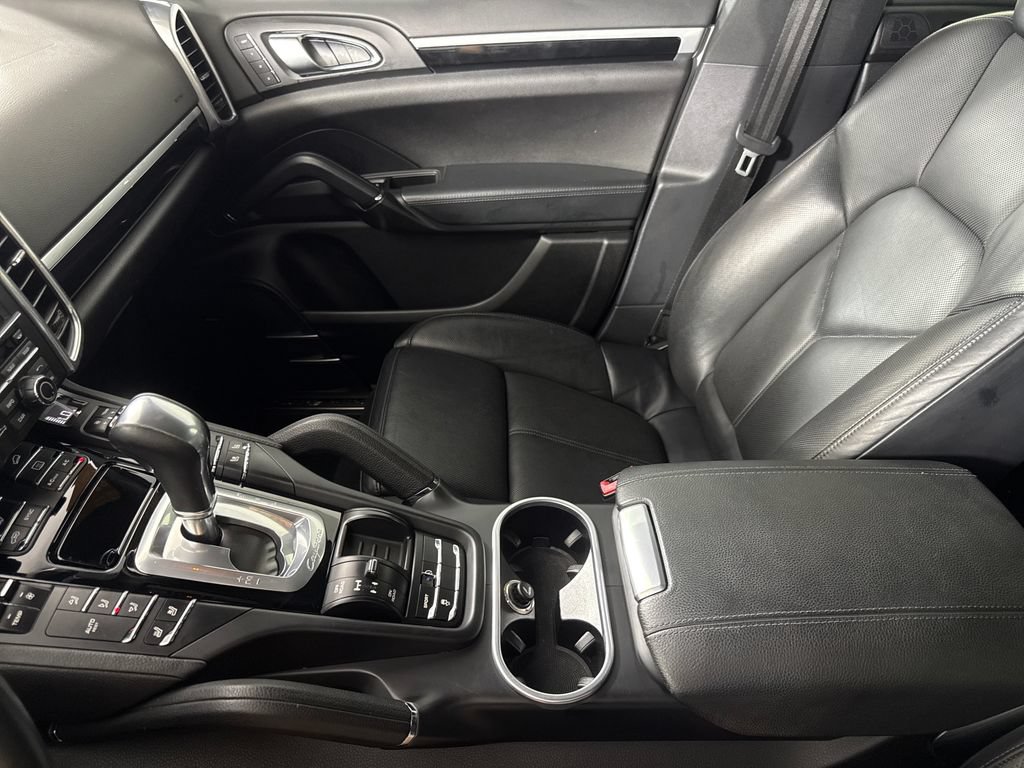 Used 2014 Porsche Cayenne Platinum Edition AWD/4WD image 20