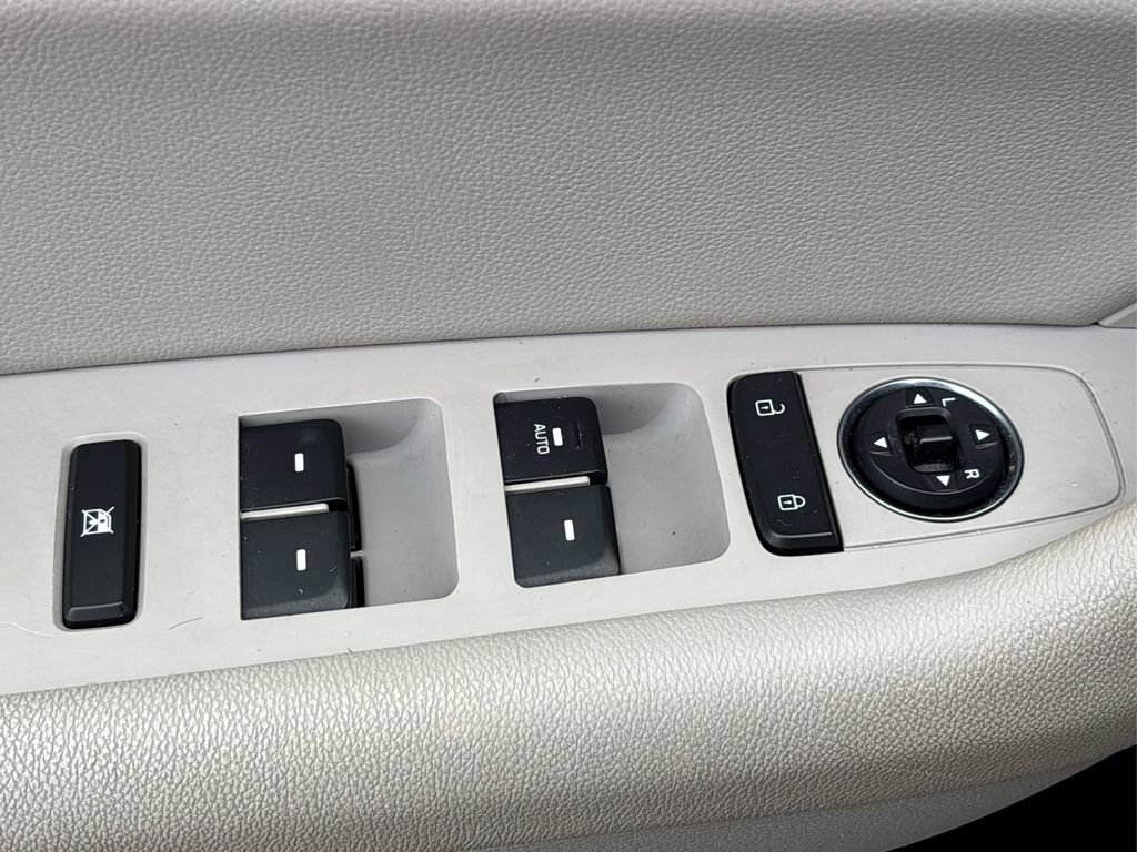 Used 2015 Hyundai Sonata SE w/ Option Group 09 FWD image 30