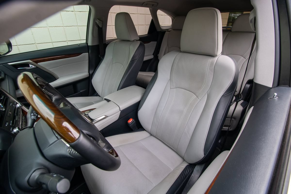 Used 2019 Lexus RX 350L FWD w/ Premium Package image 16