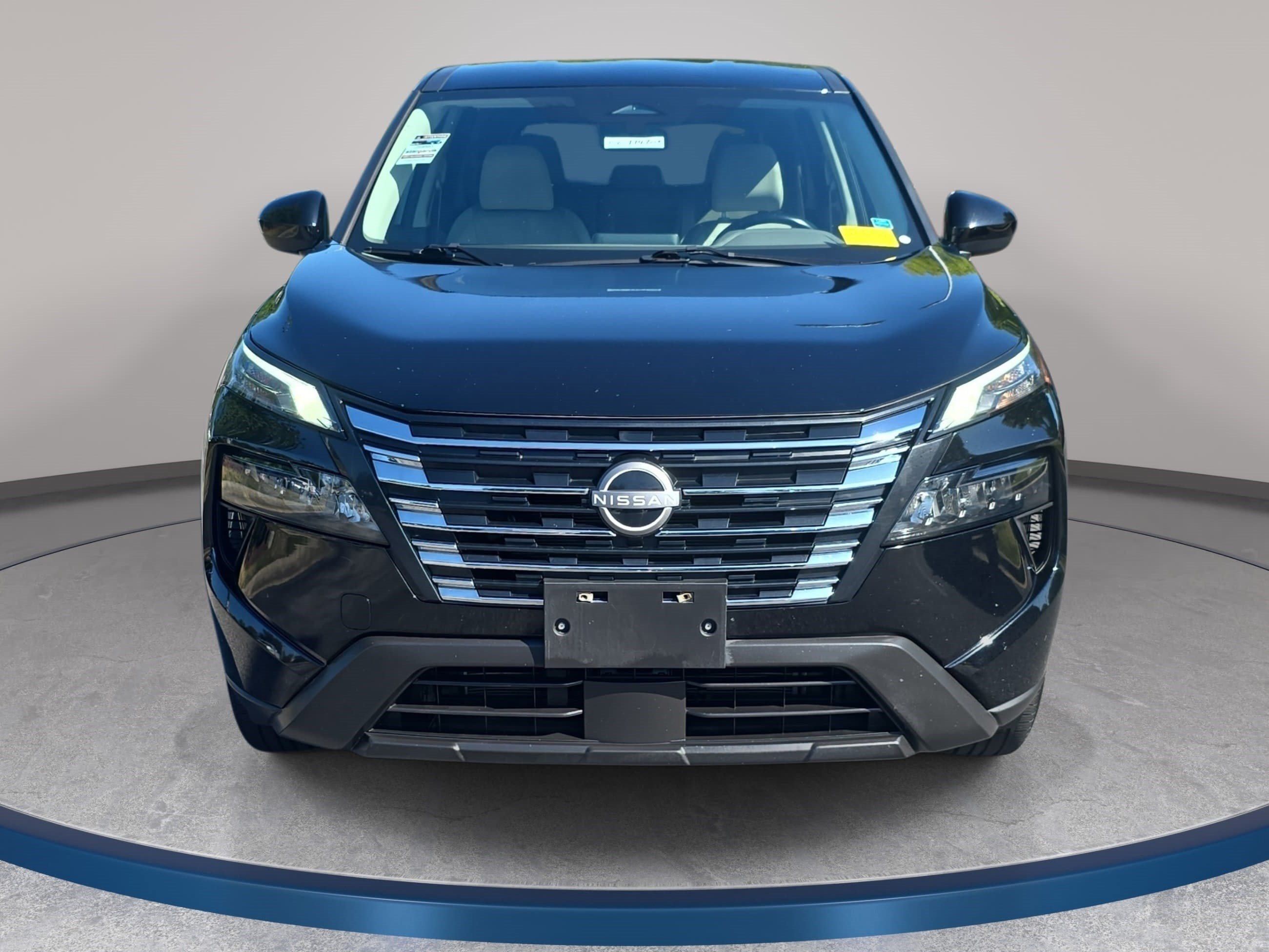 Used 2025 Nissan Rogue SV AWD/4WD image 2
