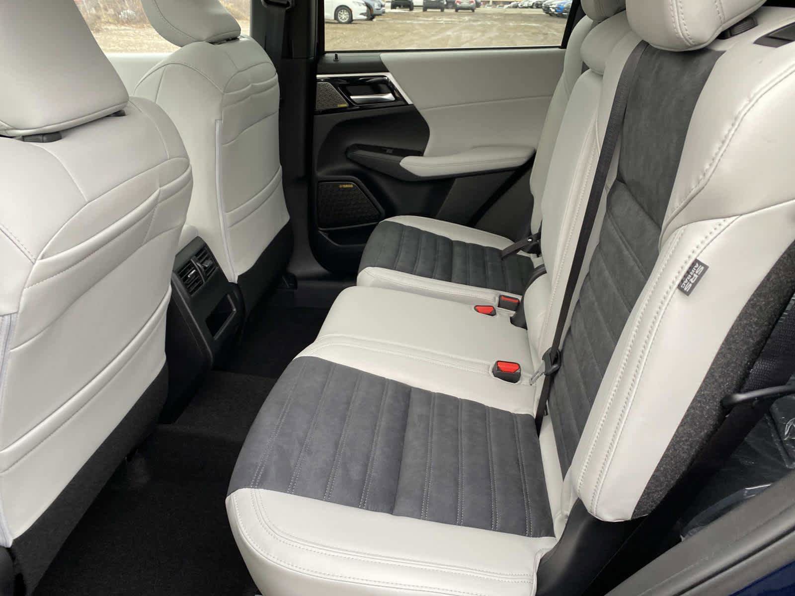 New 2026 Mitsubishi Outlander AWD image 6