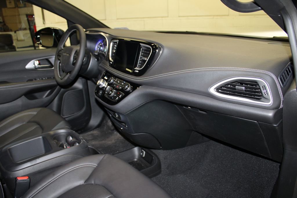 New 2026 Chrysler Pacifica Select image 26