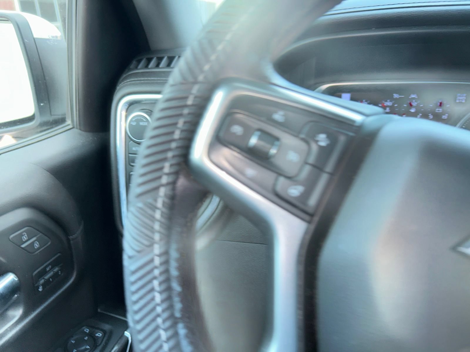 Used 2021 Chevrolet Silverado 1500 LTZ w/ LTZ Premium Texas Edition AWD/4WD image 17