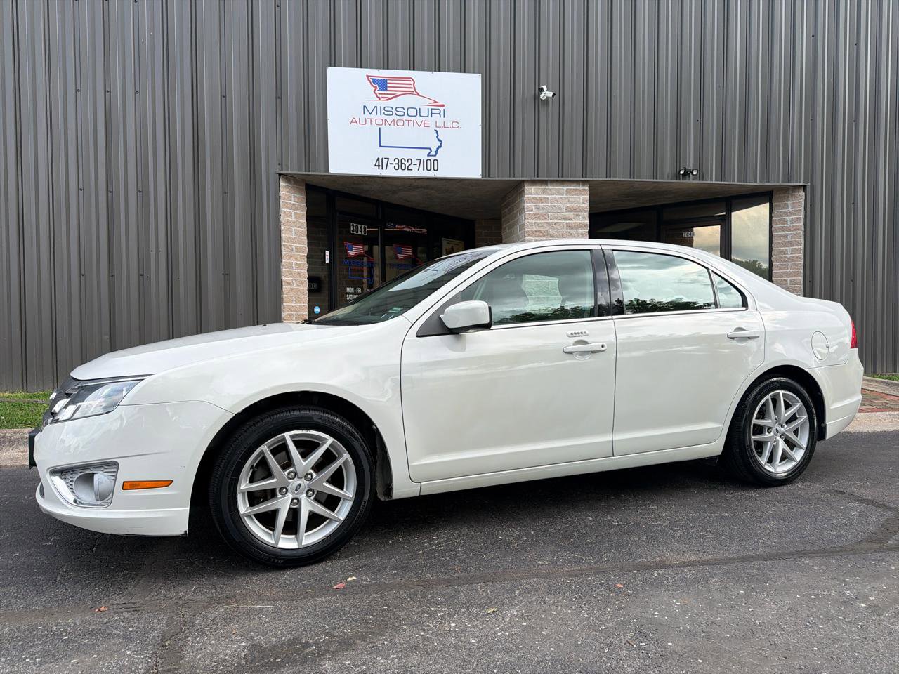Used 2011 Ford Fusion SEL FWD image 2
