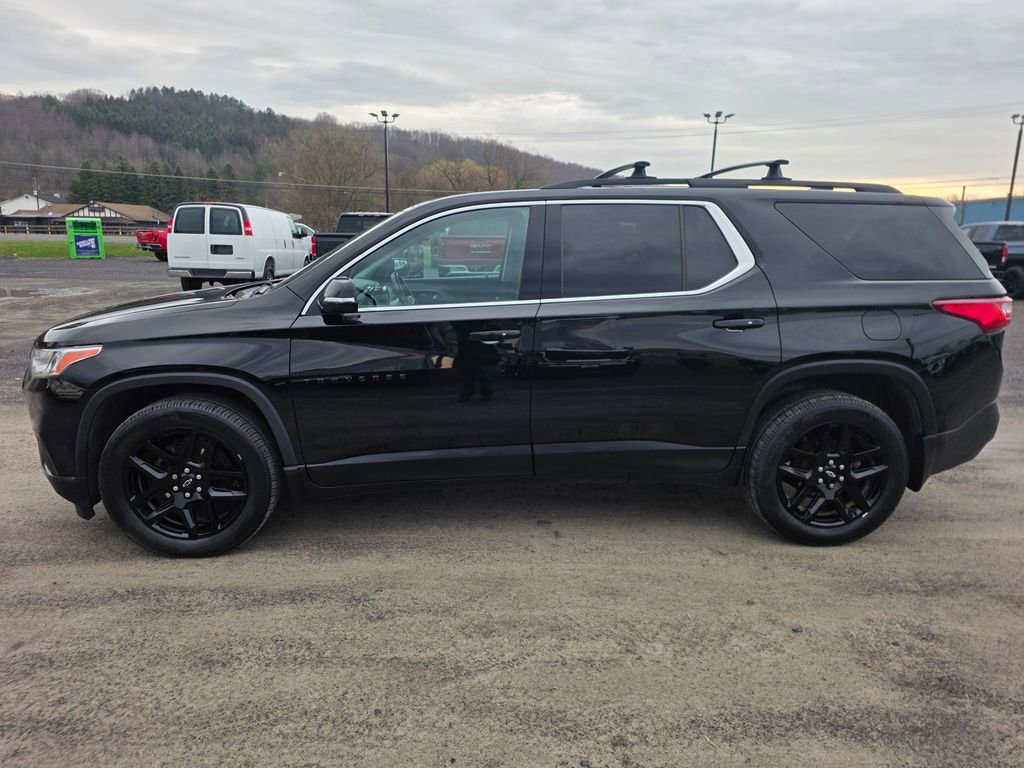 Used 2020 Chevrolet Traverse LT w/ LPO, Blackout Package image 9