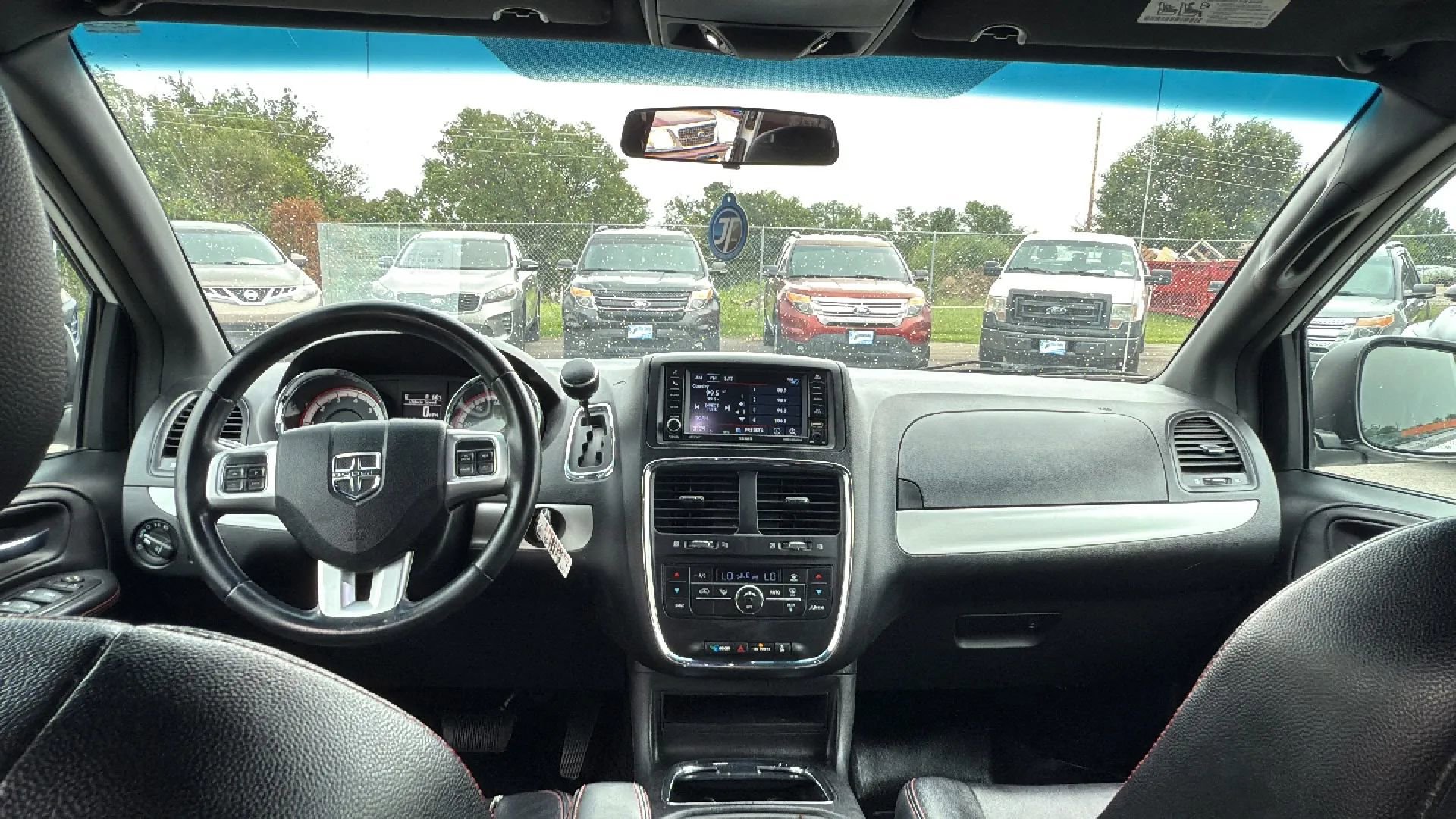 Used 2015 Dodge Grand Caravan R/T FWD image 27
