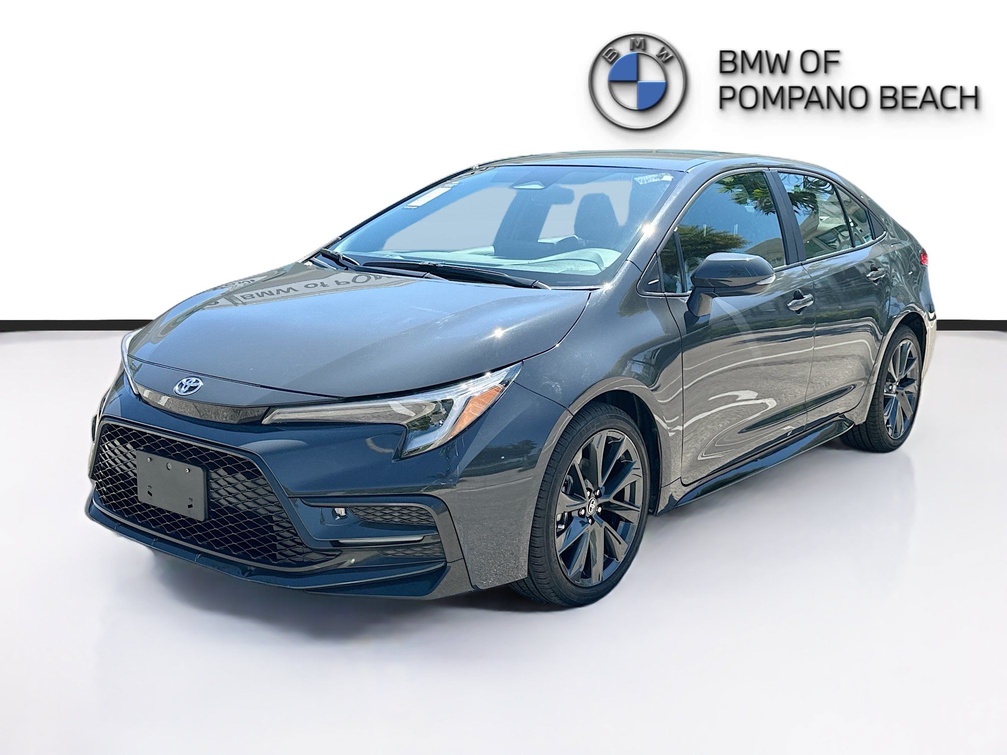 Used 2025 Toyota Corolla SE FWD image 3