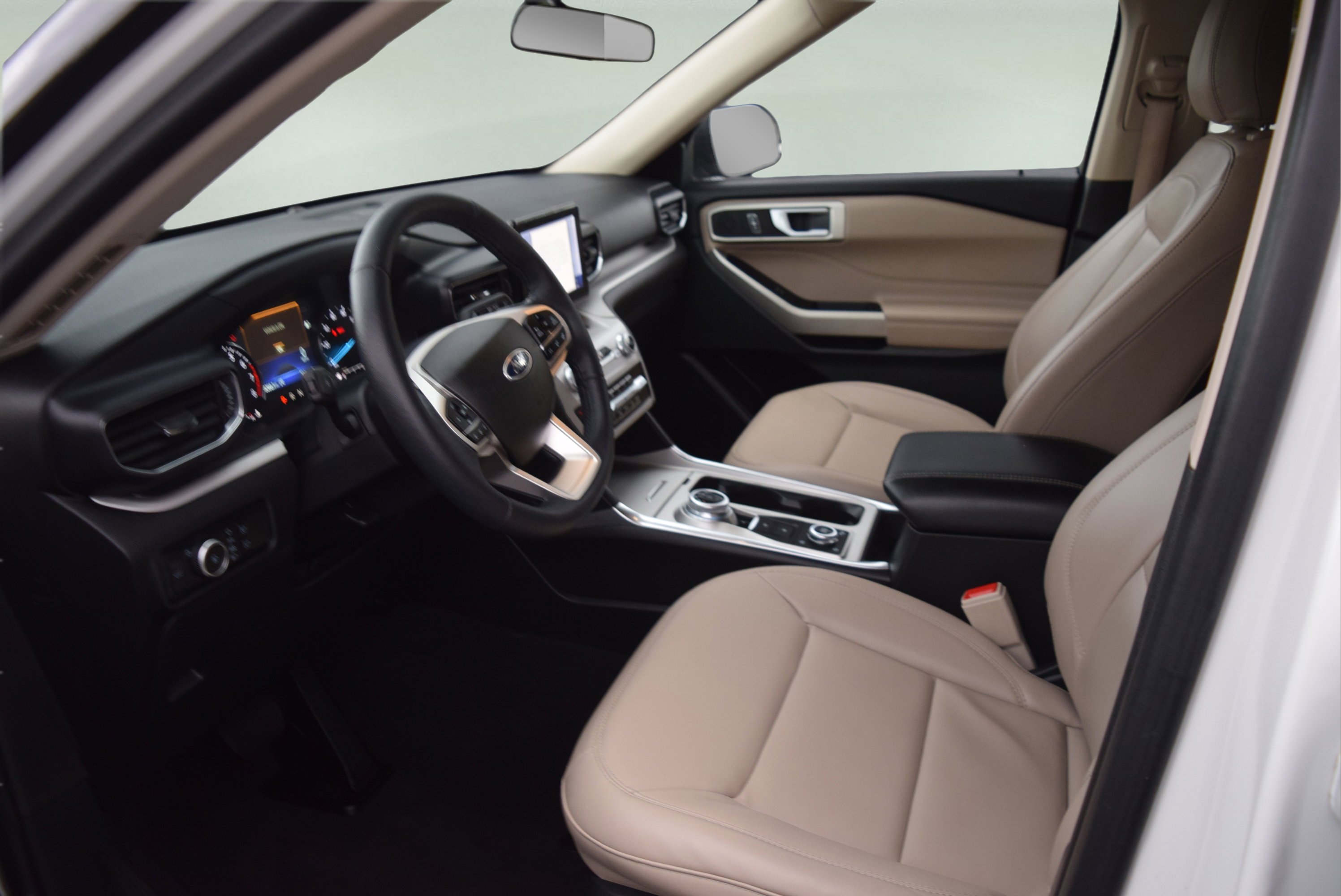 Used 2023 Ford Explorer XLT w/ Equipment Group 202A image 10