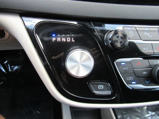 Used 2024 Chrysler Pacifica Touring-L FWD image 48