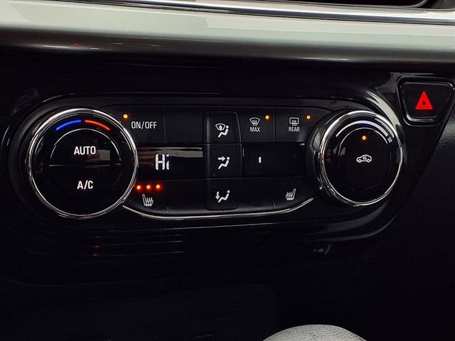 Used 2025 Chevrolet Trax LT w/ LT Convenience Package image 12