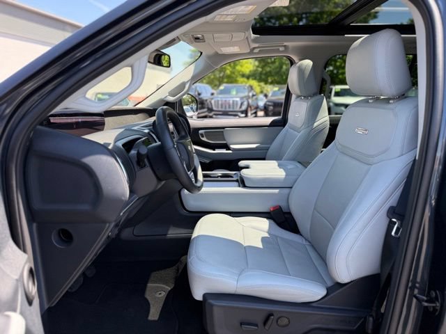 Used 2025 Ford Expedition Platinum w/ Driver's Package AWD/4WD image 17