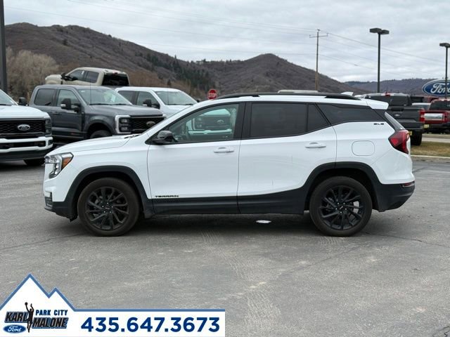 Used 2024 GMC Terrain SLE w/ Elevation Edition image 4