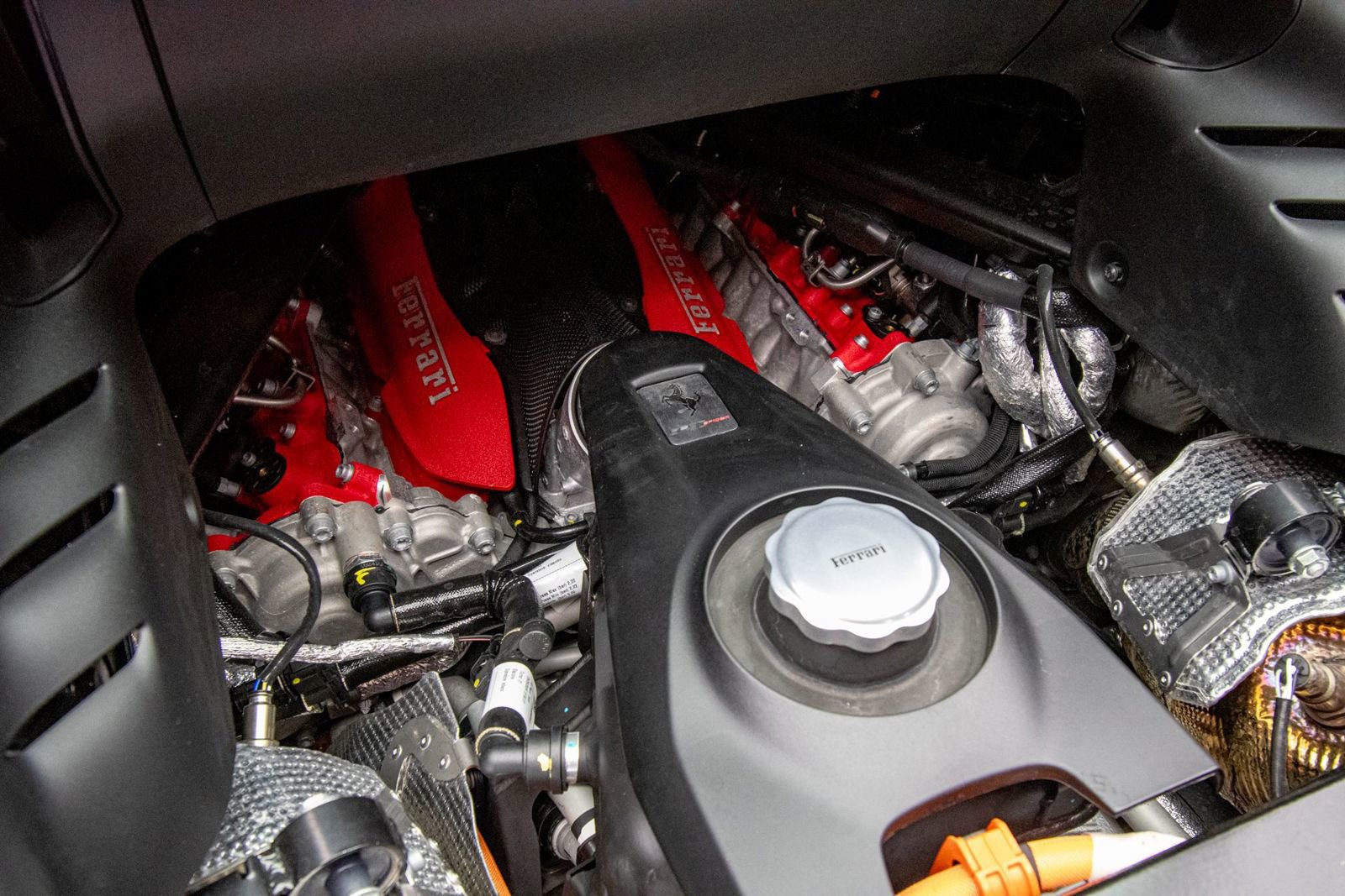 Used 2025 Ferrari SF90 Spider image 53