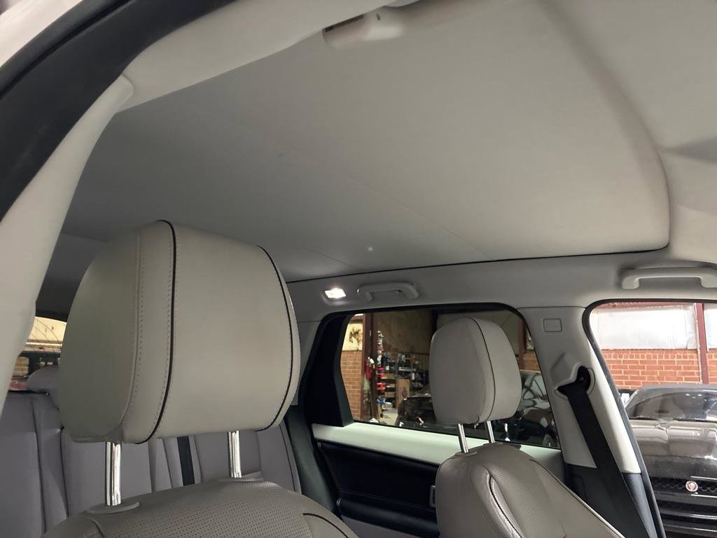 Used 2017 Land Rover Discovery Sport HSE image 30