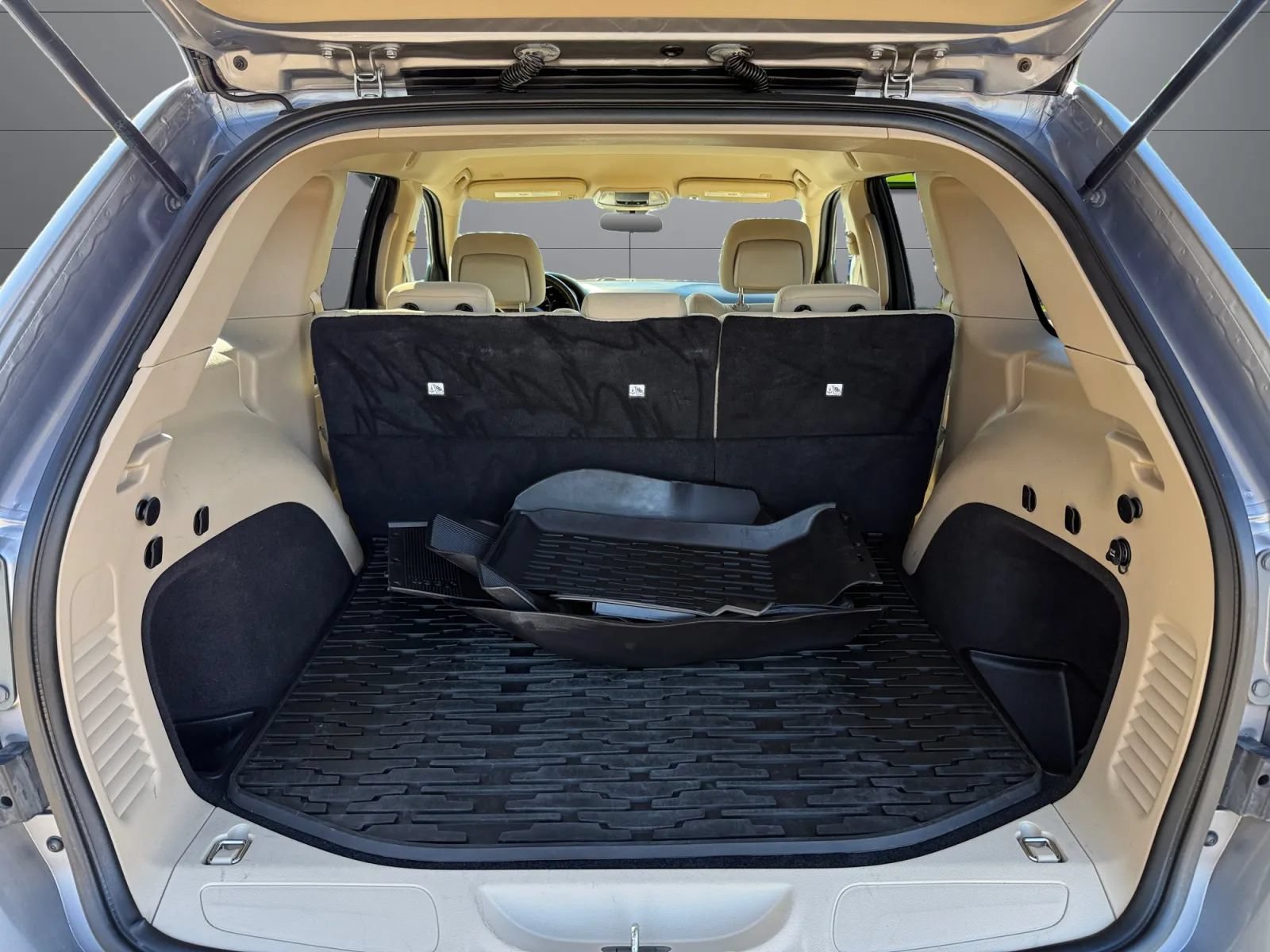 Used 2019 Jeep Grand Cherokee Laredo AWD/4WD image 10