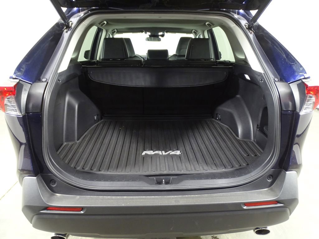 Used 2022 Toyota RAV4 XLE Premium image 13