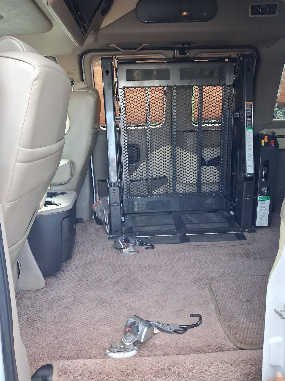 Used 2012 Chevrolet Express 1500 RWD image 16