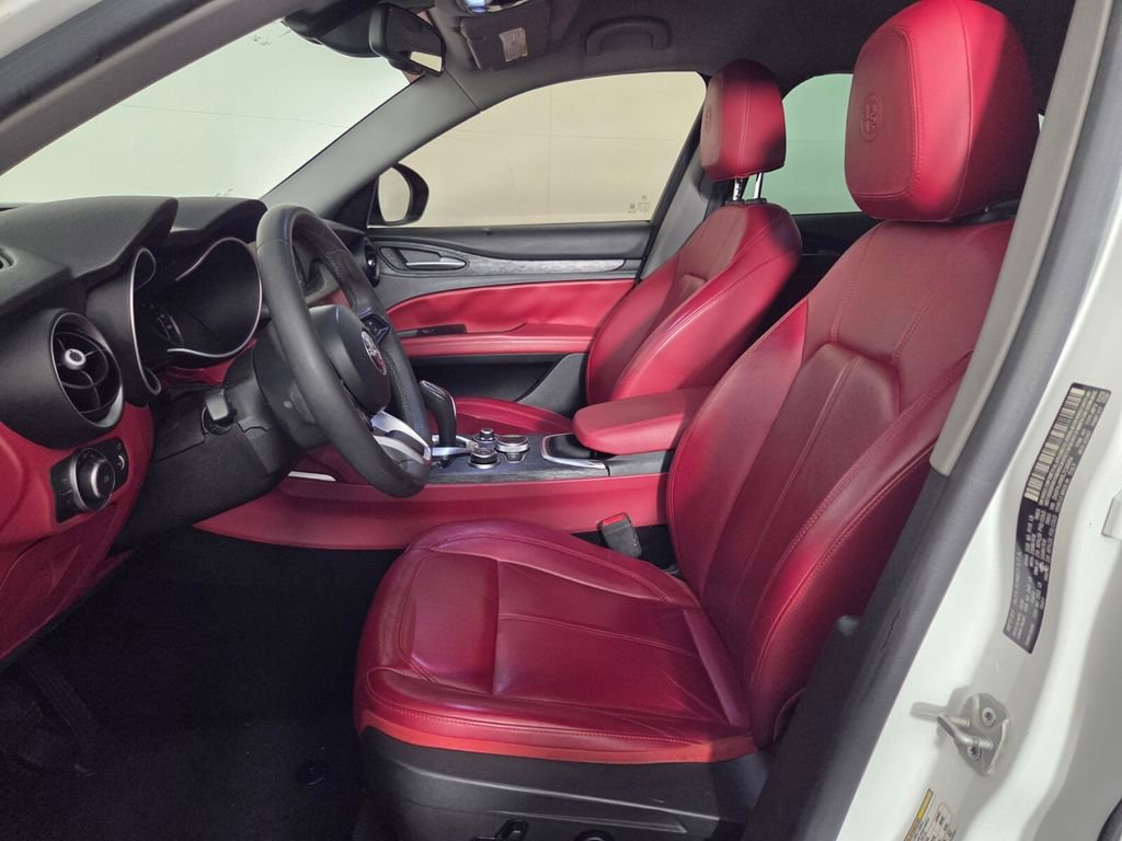 Used 2020 Alfa Romeo Stelvio image 12