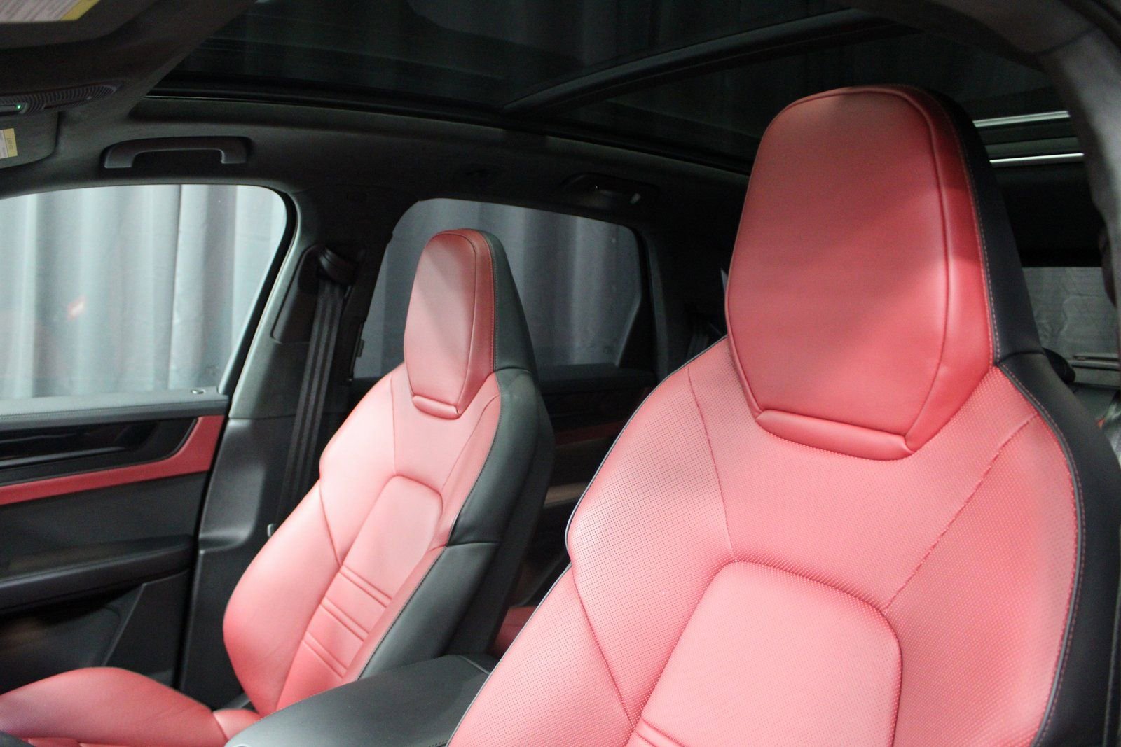 Certified 2025 Porsche Cayenne GTS image 5