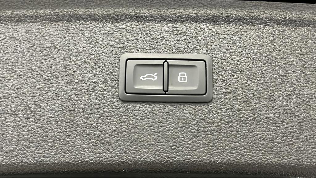Used 2023 Audi Q5 2.0T Premium w/ Convenience Package image 38